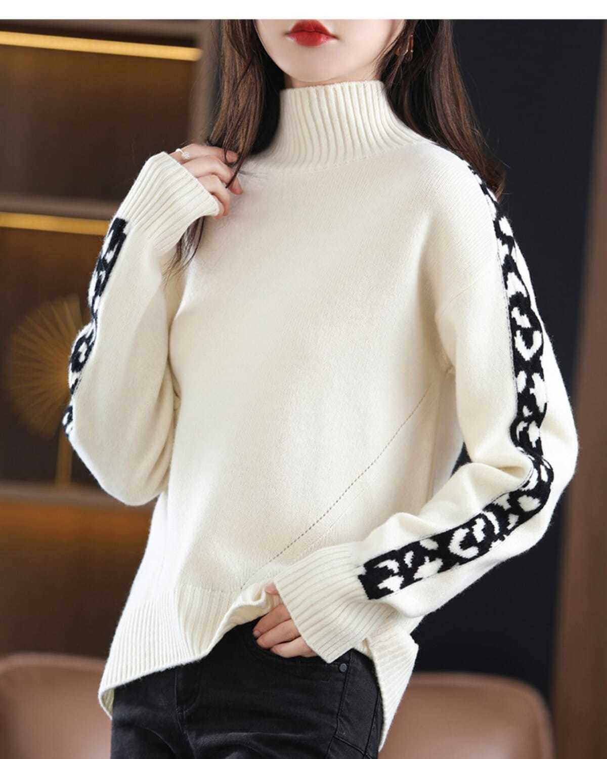 Turtleneck loose sweater with spliced
