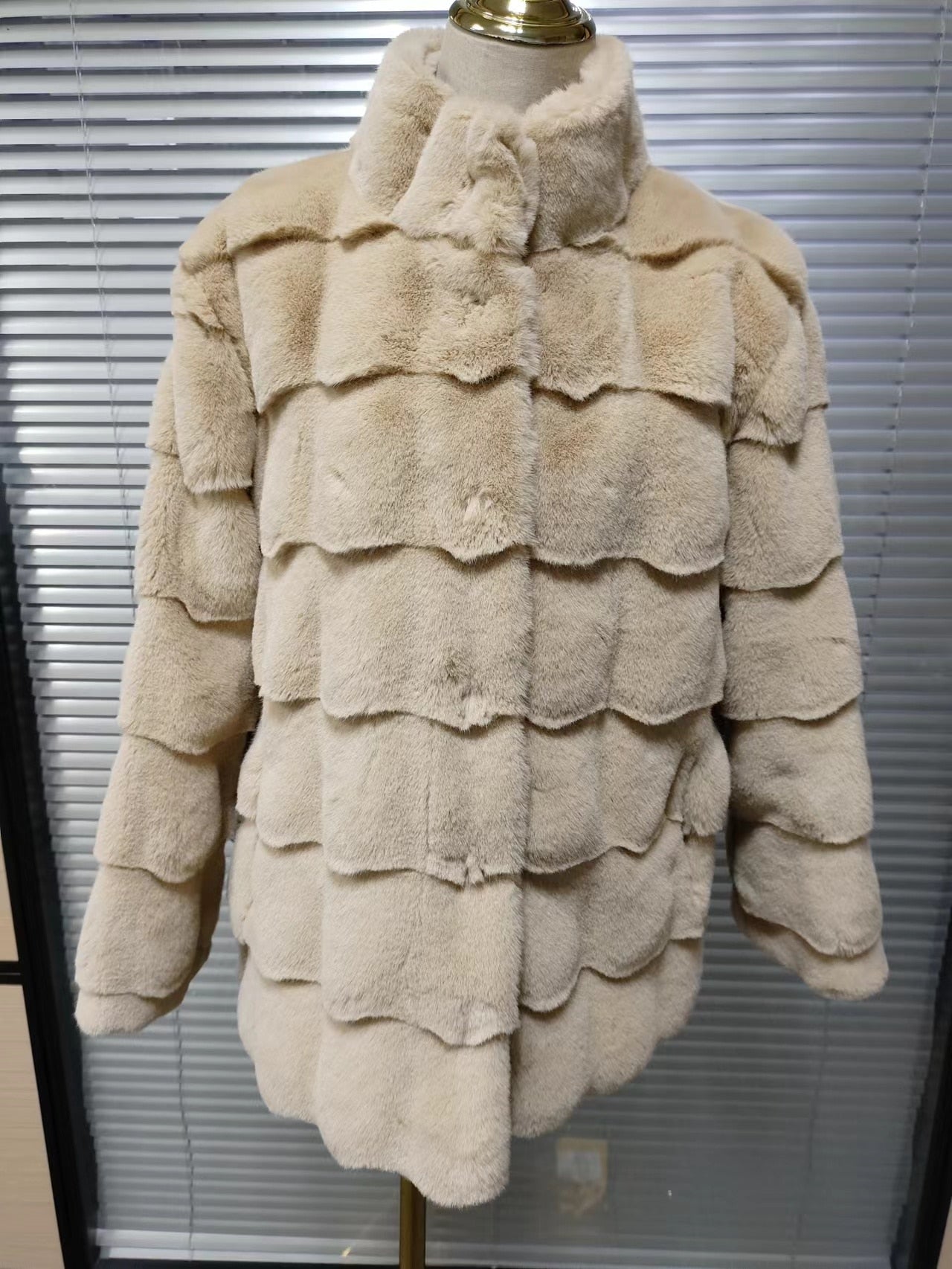 Ever New faux fur coat in Apricot or offwhite – Catseven store